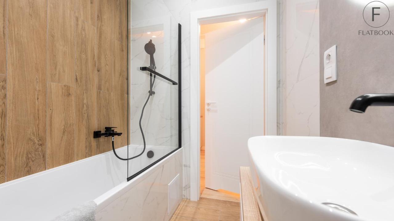 Flatbook - City Center Apartments Granaria Гданск Екстериор снимка